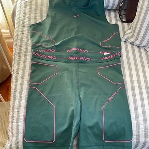 Nike pro set